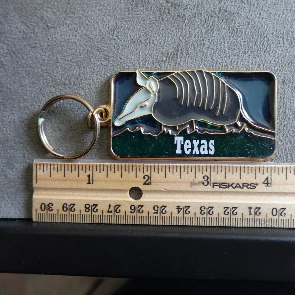 Texas Armadillo Keychain Metal Novelty Stained Glass Route 66 Destination Trave